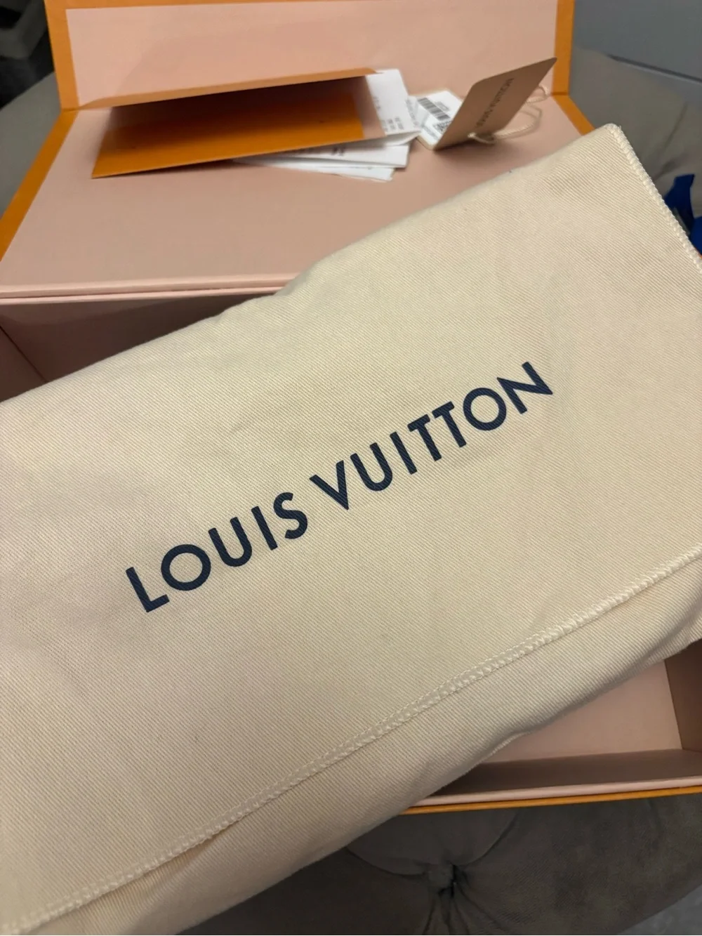 Louis Vuitton Lily - Picture 5 of 13